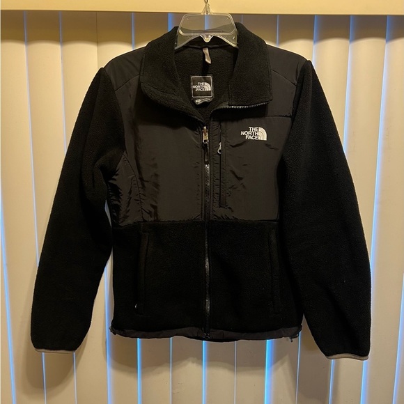 The North Face Women's Full-Zip Fleece Jacket, Size Medium-Black color. - Picture 7 of 14